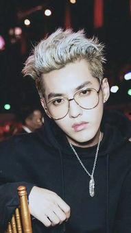 扶眼镜明星,揭秘明星们的眼镜时尚态度