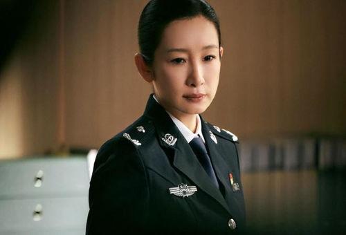 明星穿警服照片