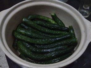 腌脆瓜怎么吃,创意搭配与美味分享