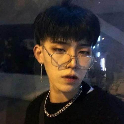 男网红擦边照片大全