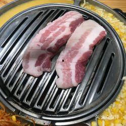 鸦鸿桥网红烤肉,火辣美食，人气爆棚的街头美食传奇